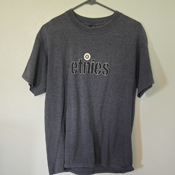 Etnies Other - Etnies Vintage Skater Shirt Size Medium